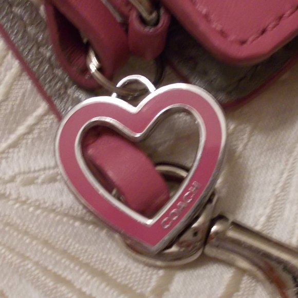 Coach iPod Nano Pink Leather Case *HOST PICK* - Picture 11 of 11